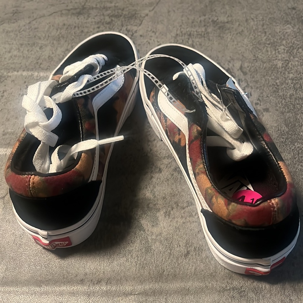 VANS - Picture 4 of 5